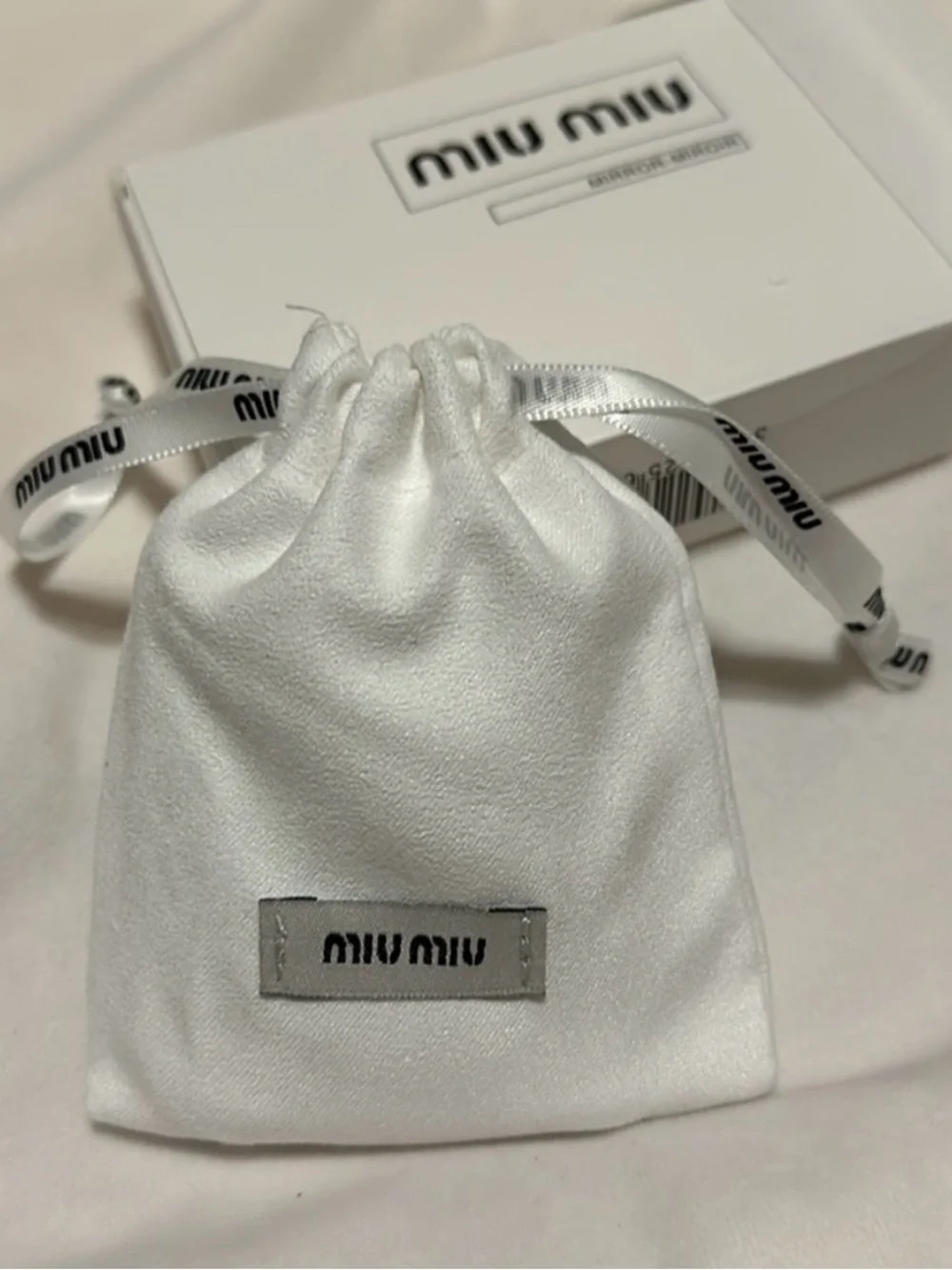 Miu Miu White And Gold Quilted Compact Mirror NIB - Picture 2 of 5